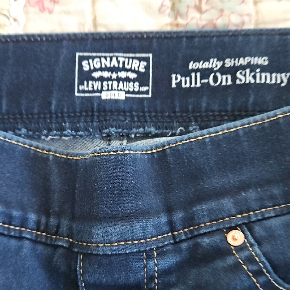 Levi's Signature Women's Pull-On Skinny Jeans - Navy